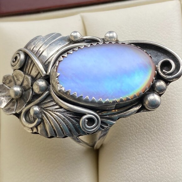 RARE Vtg. Native American Navajo A. EDSITTY Abalone Ring Size 8 Sterling Silver - Picture 4 of 16
